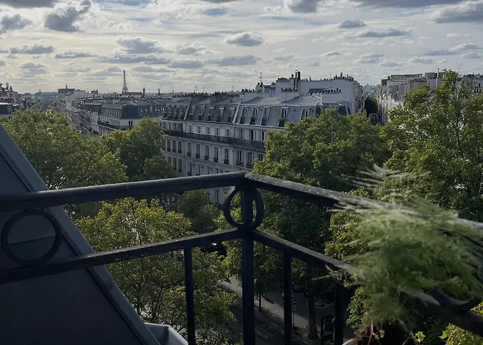 Eiffel Tower View Parigi