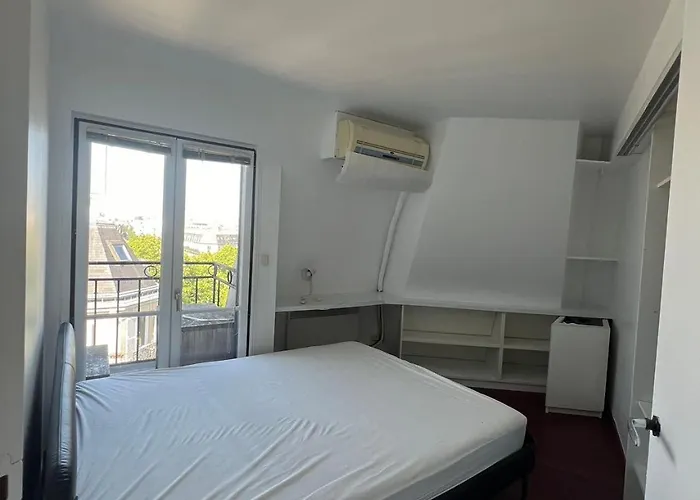 Eiffel Tower View Проживание в семье