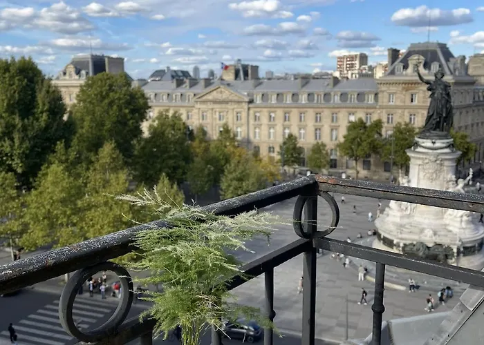 Eiffel Tower View Проживание в семье
