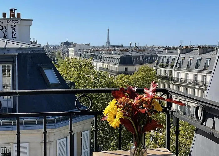 Проживание в семье Eiffel Tower View